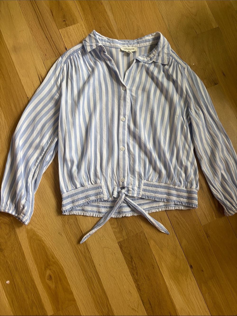 beachlunchlounge Blue and White Striped Button-Down Tie-Hem Top size Small